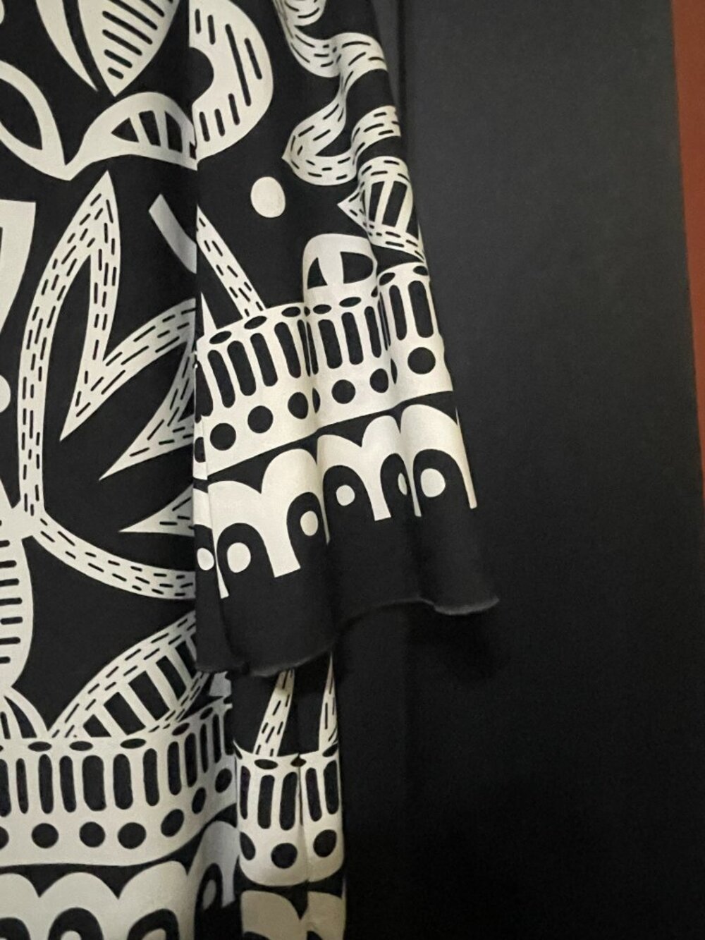 Nicola US Black & White Dress Size L – Long Sleeve – Flowy Sleeve – Chic - Picture 4 of 7
